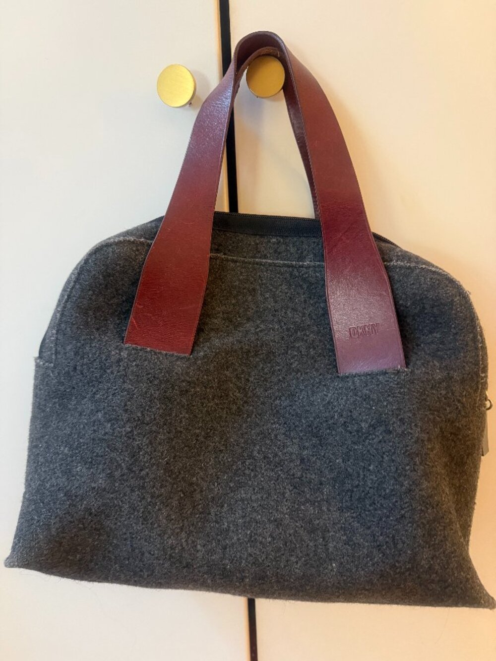 DKNY - grey felt bag with maroon leather handles